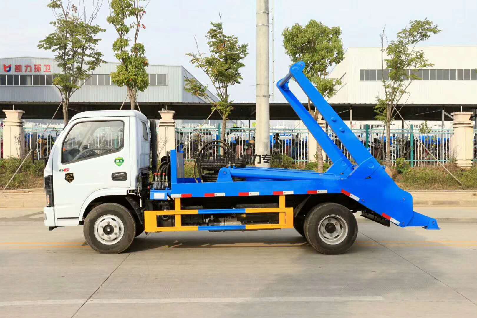 【6 Parteien】 Dongfeng D6 Schwenkarmmüllwagen