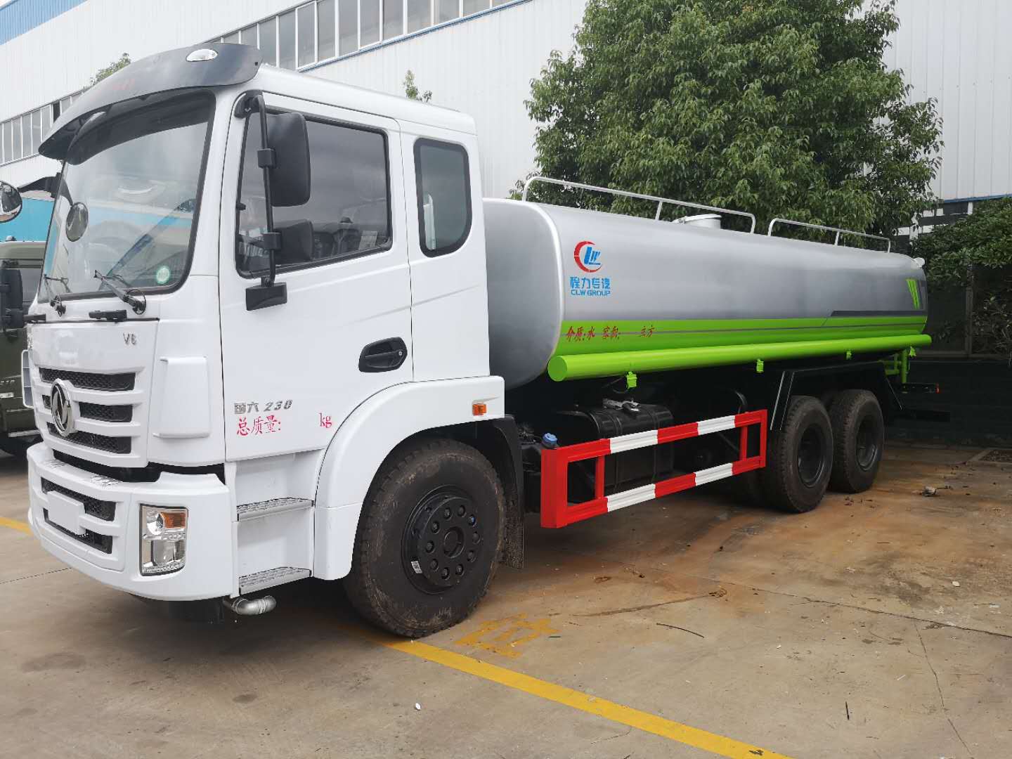 Dongfeng Jingcheng 20-22 Tonnen Wasserwagen (mit Nebelschützer)