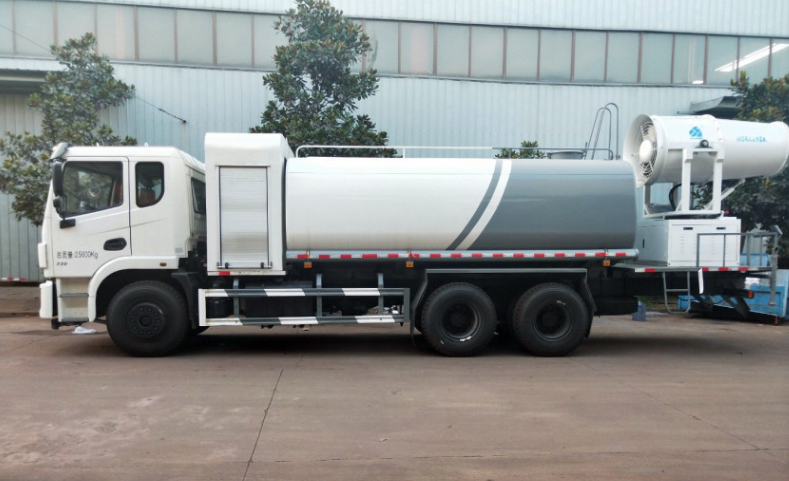 Dongfeng Jingcheng 20-22 Tonnen Wasserwagen (mit Nebelschützer)