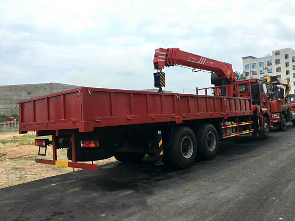 Shaanxi Auto Delong 14-Tonnen Dreiaxler Anhängerkran mit Allradantrieb, hergestellt von Sany Heavy Industry