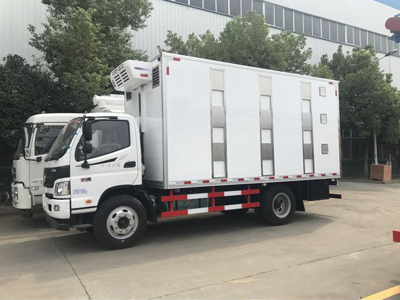 Futian OMC Poultry Transport Vehicle in Deutsch