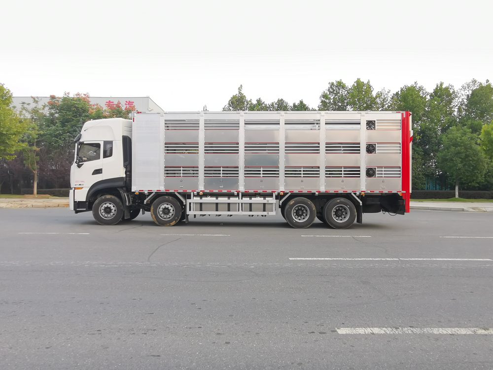 Dongfeng Tianlong Aluminiumlegierung Viehtransportfahrzeug
