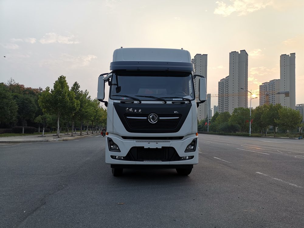 Dongfeng Tianlong Aluminiumlegierung Viehtransportfahrzeug