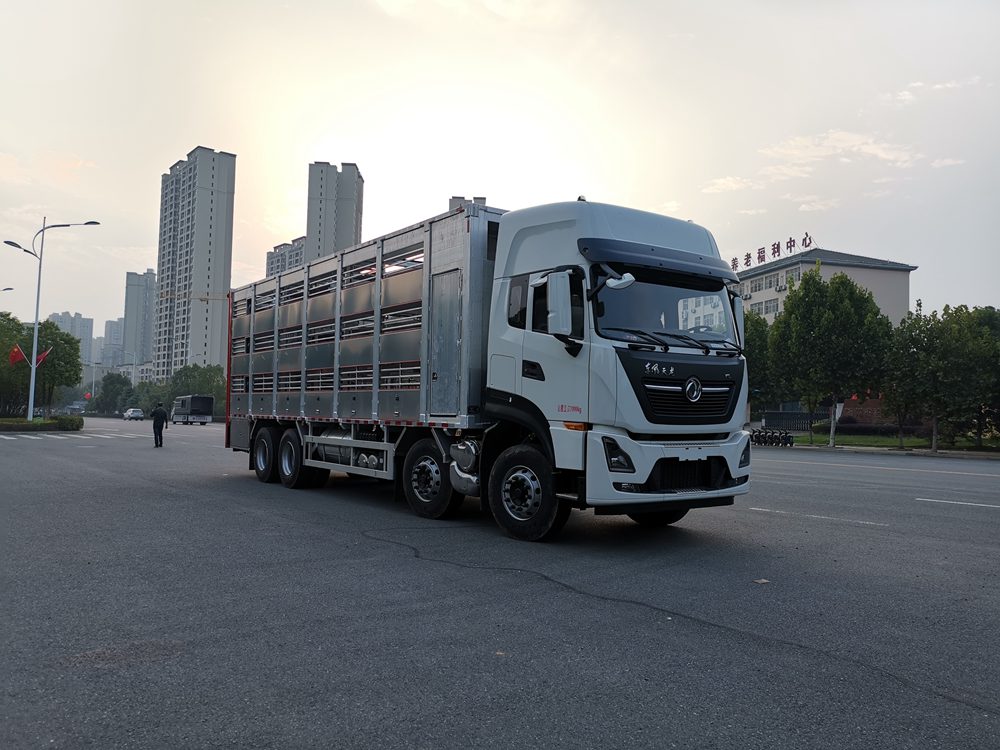 Dongfeng Tianlong Aluminiumlegierung Viehtransportfahrzeug