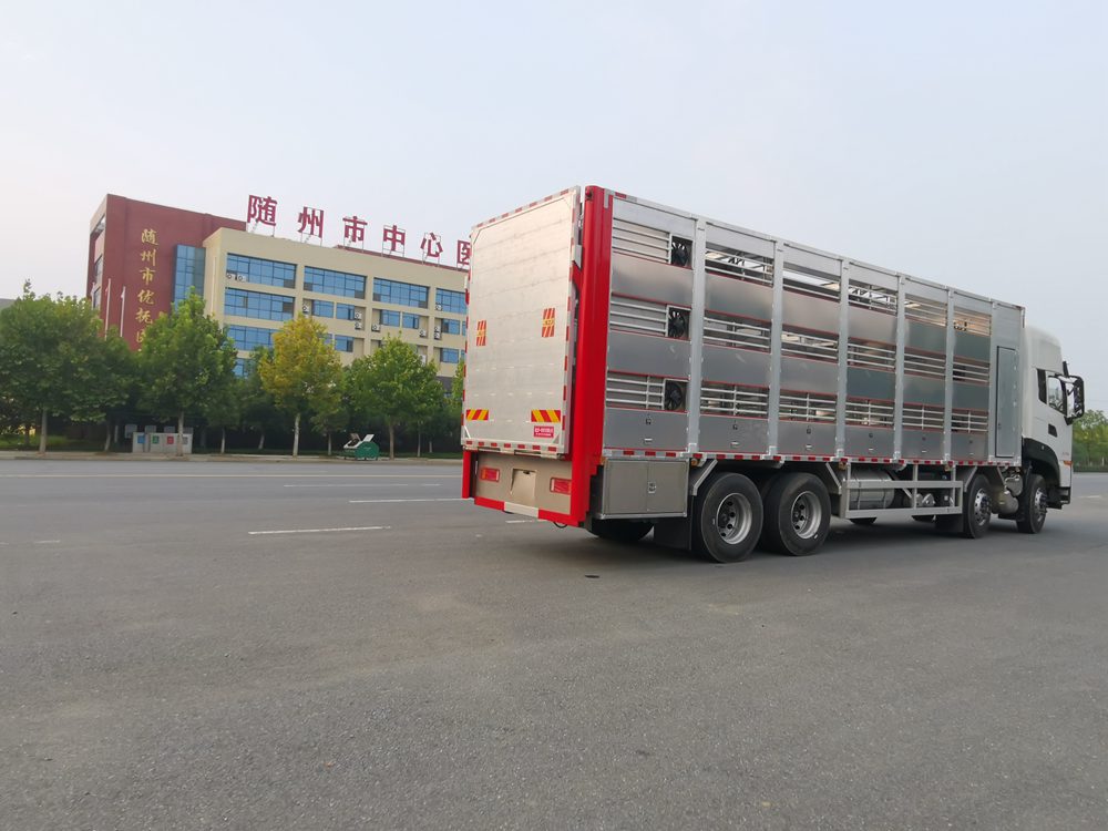 Dongfeng Tianlong Aluminiumlegierung Viehtransportfahrzeug