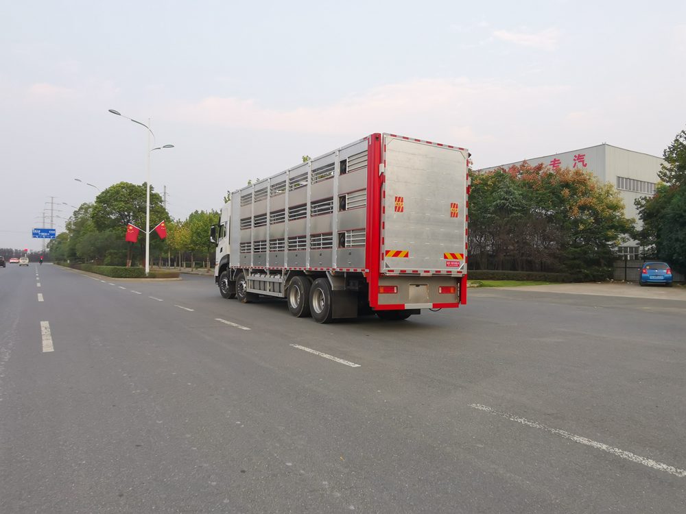 Dongfeng Tianlong Aluminiumlegierung Viehtransportfahrzeug