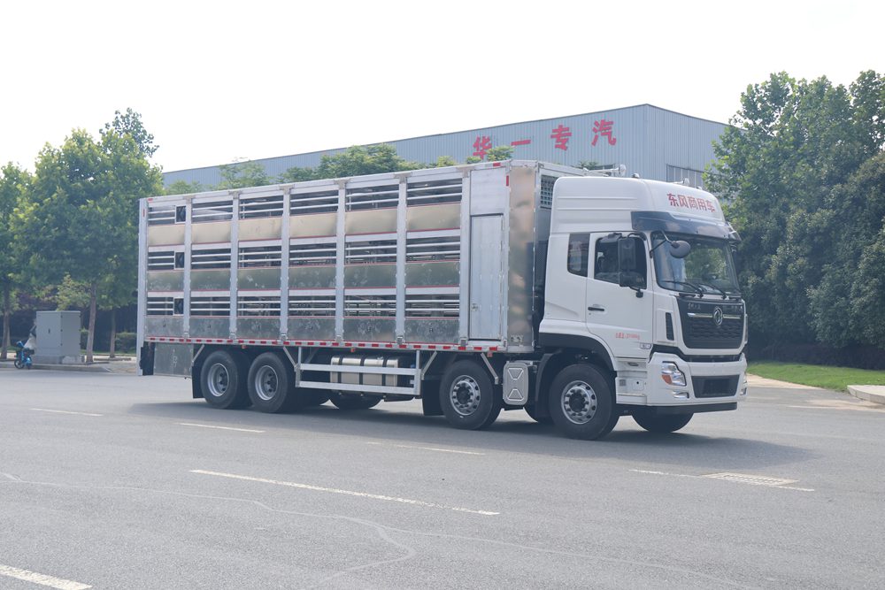 Dongfeng Tianlong VL Fünfte Generation Inländischer Standard Aluminiumlegierung Viehtransportfahrzeug