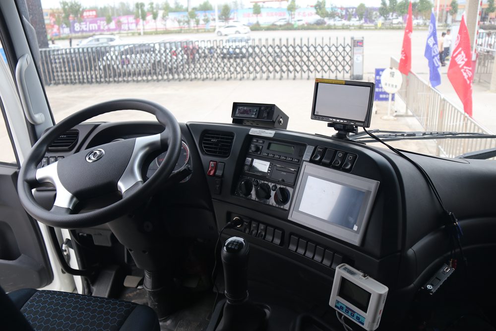 Dongfeng Tianlong VL Fünfte Generation Inländischer Standard Aluminiumlegierung Viehtransportfahrzeug
