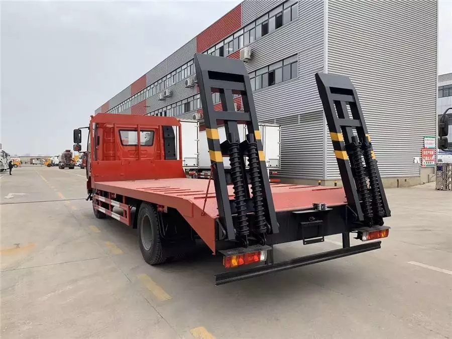 150-Tonnen-Bagger, 180-PS-Yulu-Flachbett-Lkw