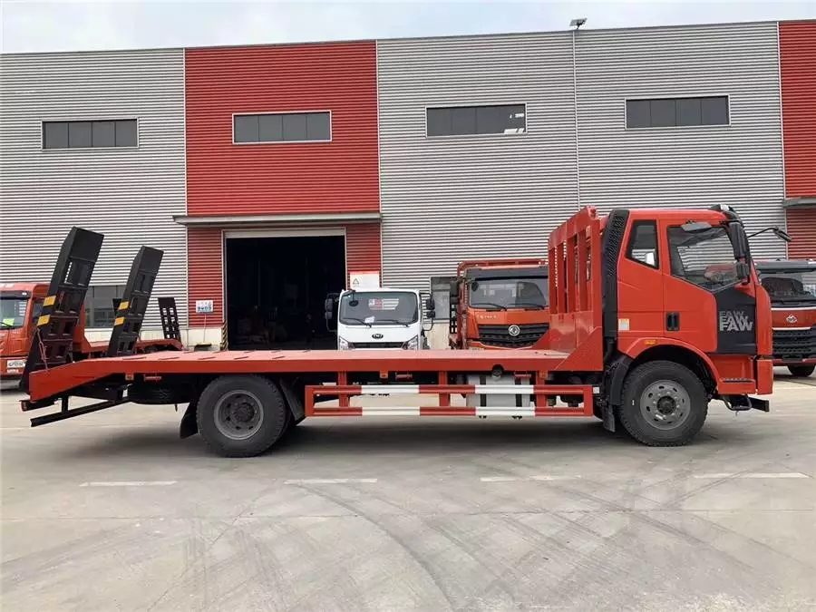 150-Tonnen-Bagger, 180-PS-Yulu-Flachbett-Lkw