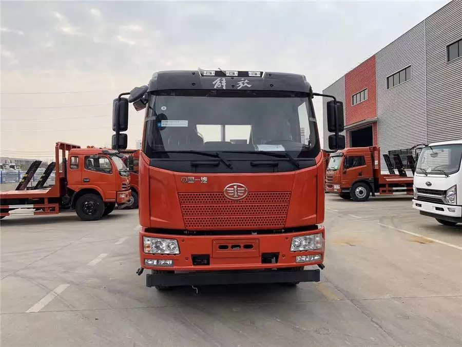 150-Tonnen-Bagger, 180-PS-Yulu-Flachbett-Lkw
