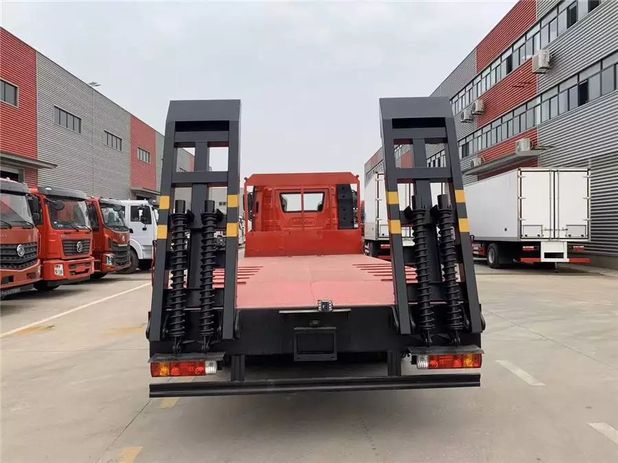 150-Tonnen-Bagger, 180-PS-Yulu-Flachbett-Lkw