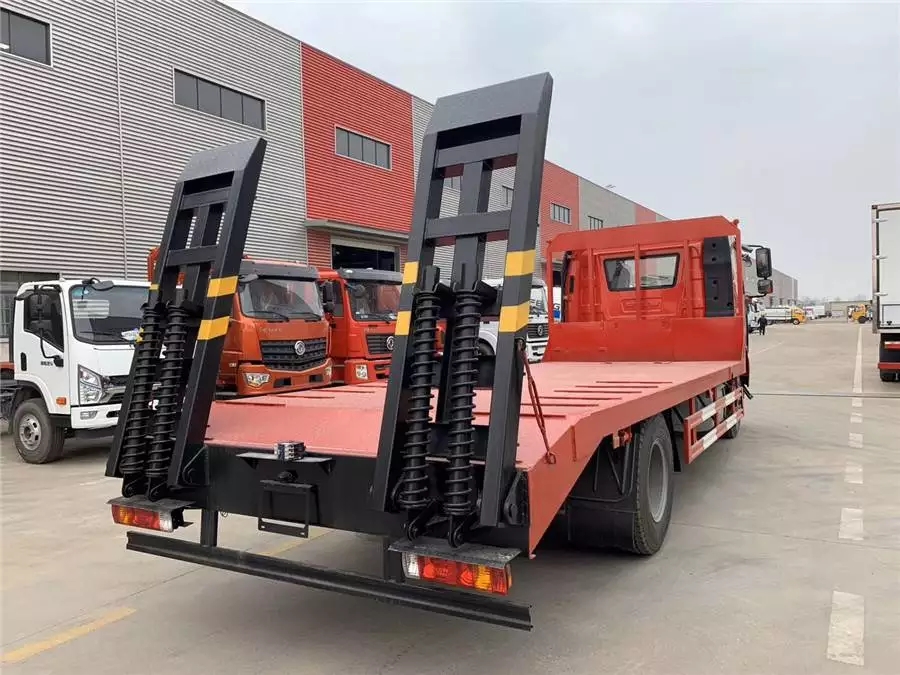 150-Tonnen-Bagger, 180-PS-Yulu-Flachbett-Lkw