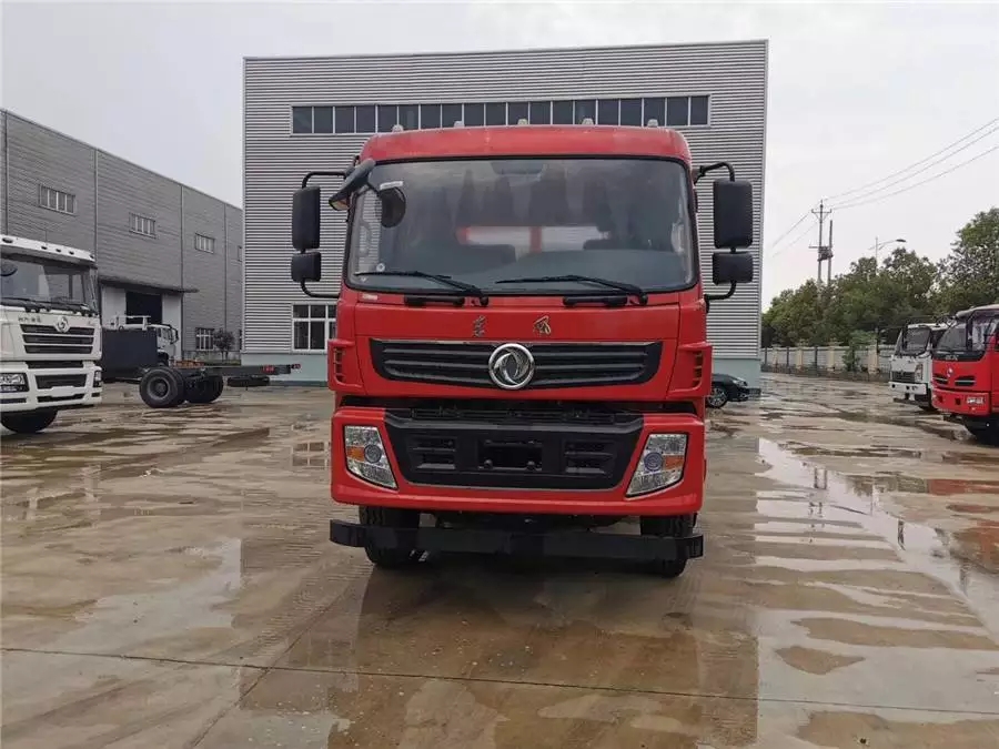 Dongfeng Hinterrad-Doppelbogengestell-Flachbett-Lkw