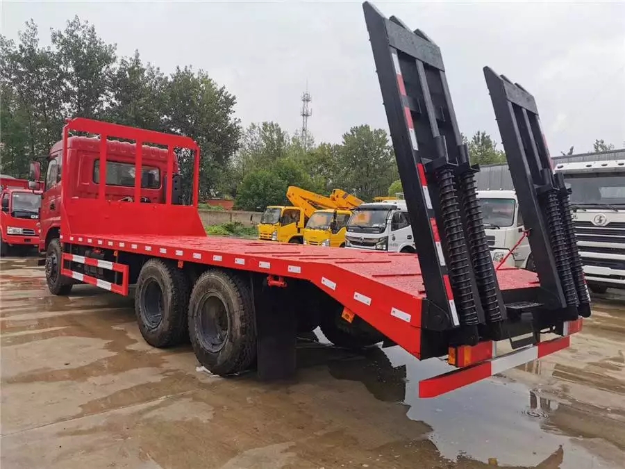 Dongfeng Hinterrad-Doppelbogengestell-Flachbett-Lkw