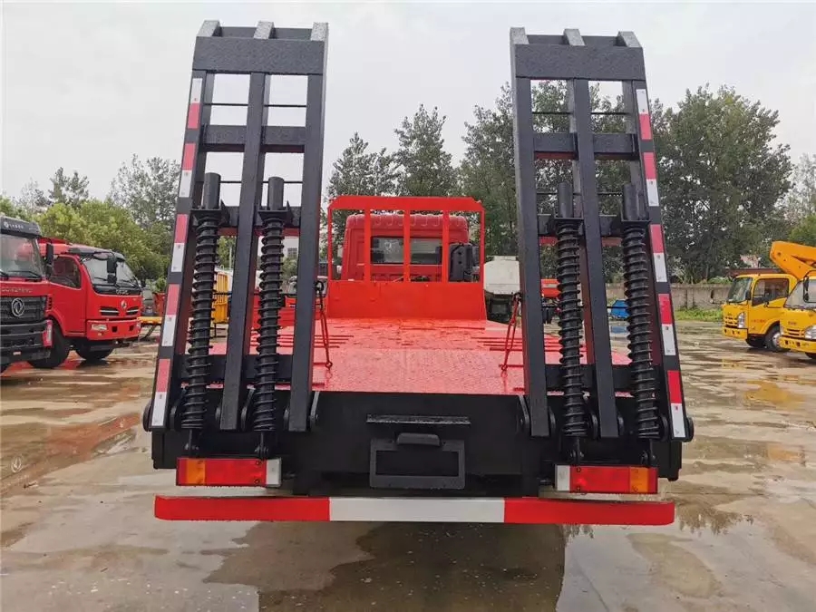 Dongfeng Hinterrad-Doppelbogengestell-Flachbett-Lkw