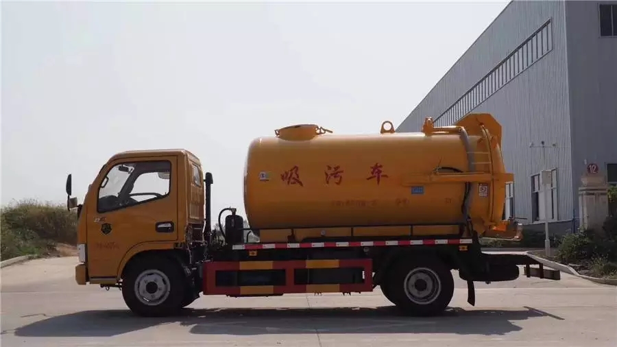 Dongfeng Dolica 3-Rad Abwassersaugwagen mit blauer Karosserie