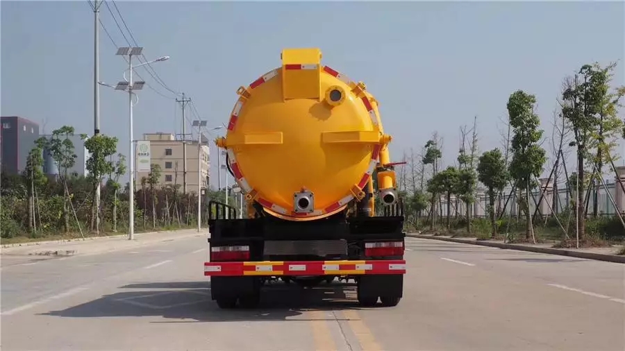 Dongfeng Dolica 3-Rad Abwassersaugwagen mit blauer Karosserie