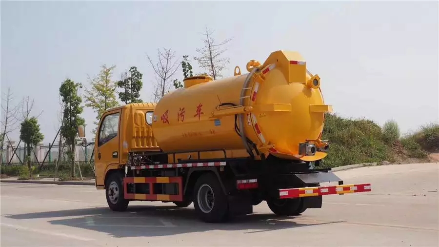 Dongfeng Dolica 3-Rad Abwassersaugwagen mit blauer Karosserie