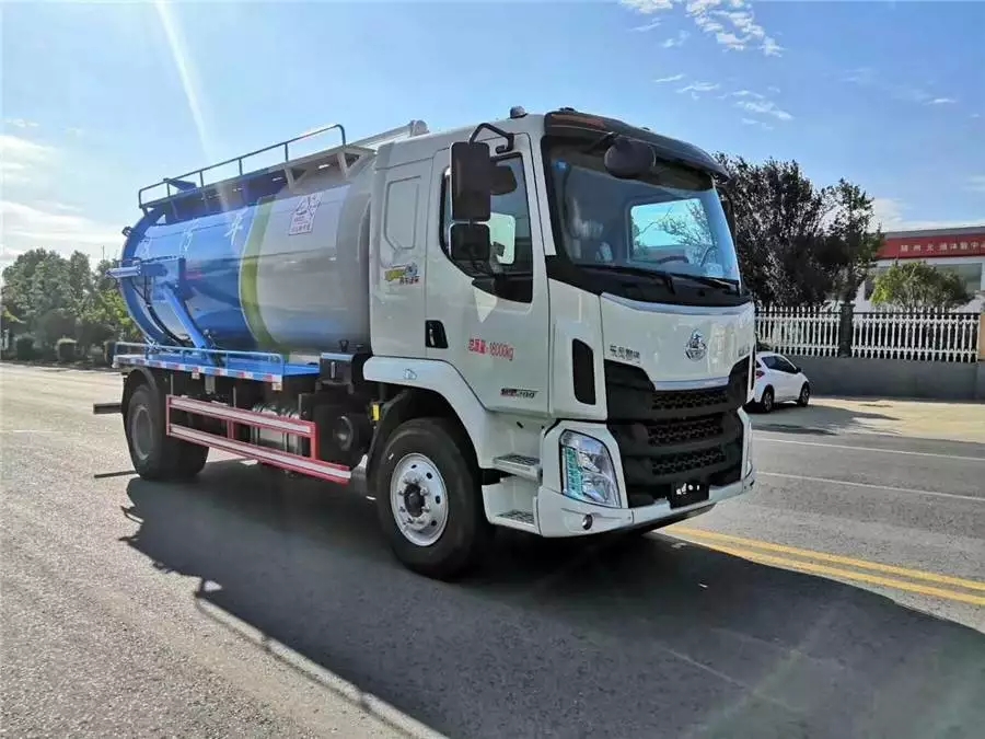 Dongfeng Li Auto 12-ton Abwassersaugwagen
