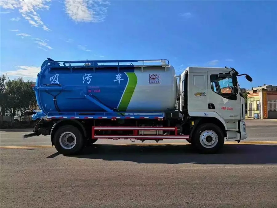 Dongfeng Li Auto 12-ton Abwassersaugwagen