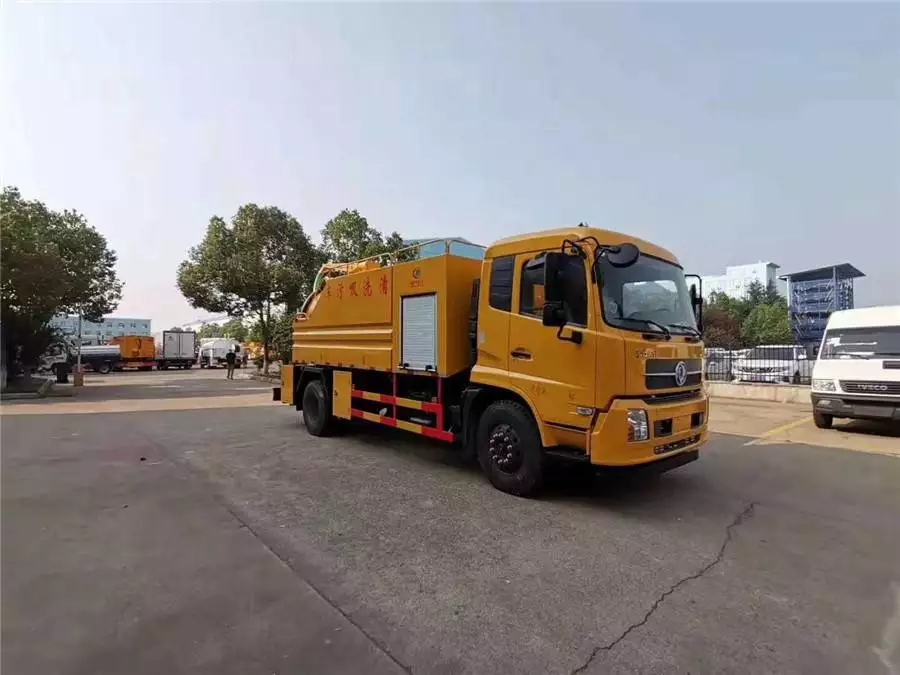 Dongfeng Tianjin 12-m³ Reinigung und Schmutzwassersaugfahrzeug