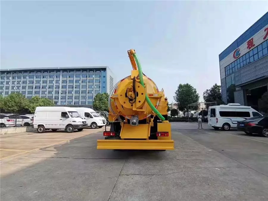 Dongfeng Tianjin 12-m³ Reinigung und Schmutzwassersaugfahrzeug