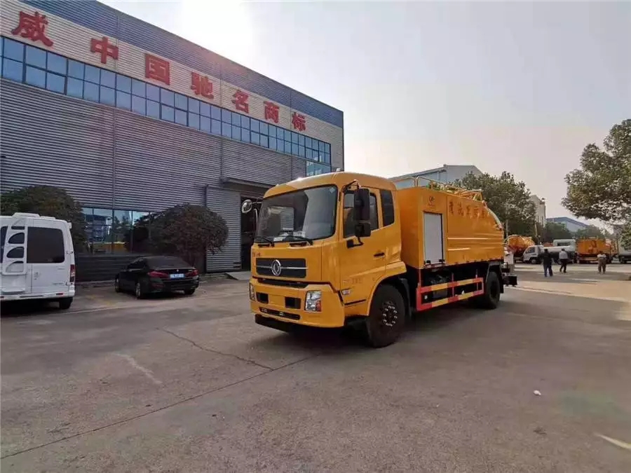 Dongfeng Tianjin 12-m³ Reinigung und Schmutzwassersaugfahrzeug