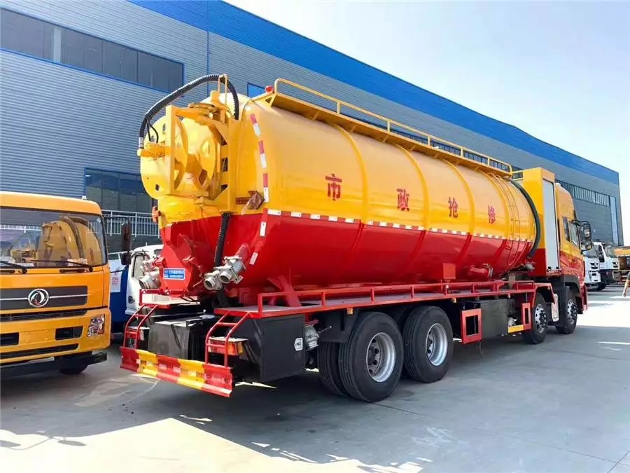 Dongfeng Tianlong Fahrzeug mit Hilfsmotor zur Reinigung und Staubbeseitigung