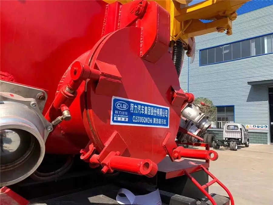 Dongfeng Tianlong Fahrzeug mit Hilfsmotor zur Reinigung und Staubbeseitigung