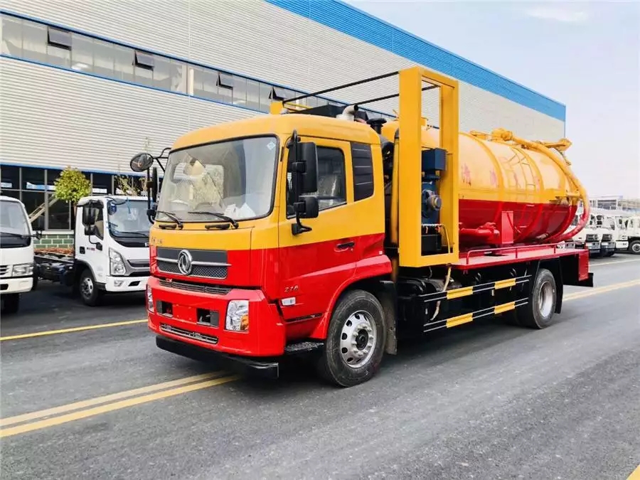 Dongfeng 14 Typ Fazheng Jinyi 210-PS Reinigungs- und Abwassersaugfahrzeug