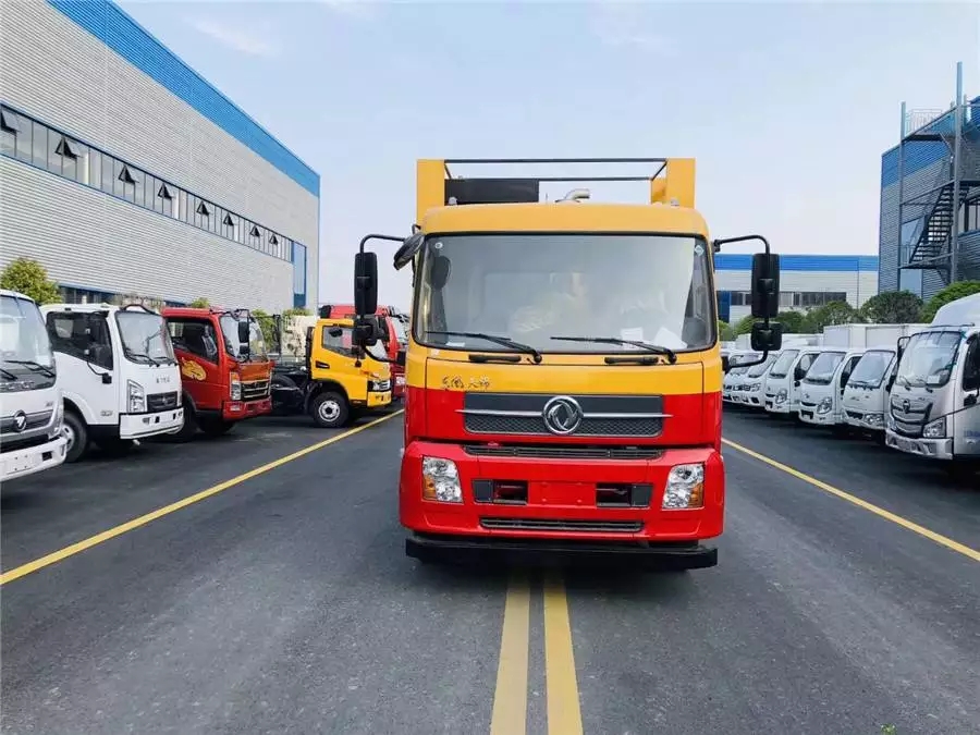 Dongfeng 14 Typ Fazheng Jinyi 210-PS Reinigungs- und Abwassersaugfahrzeug