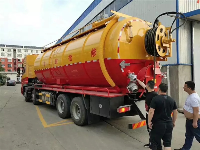 Dongfeng Tianlong Vordervier hintenacht八个 28-Tonnen Reinigungs- und Abwassersaugfahrzeug Zwei-Fahrzeug-Set