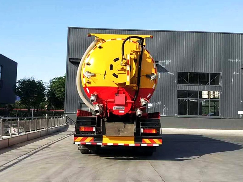 Dongfeng Front Vier hinten Acht Reinigungs- und Abwassersaugwagen.