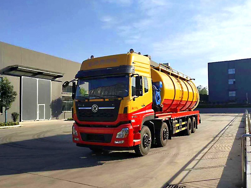 Dongfeng Front Vier hinten Acht Reinigungs- und Abwassersaugwagen.
