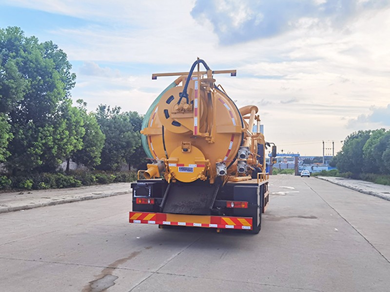 Tianjin hat kein Fahrzeug zum Reinigen und Absaugen von Haaren.