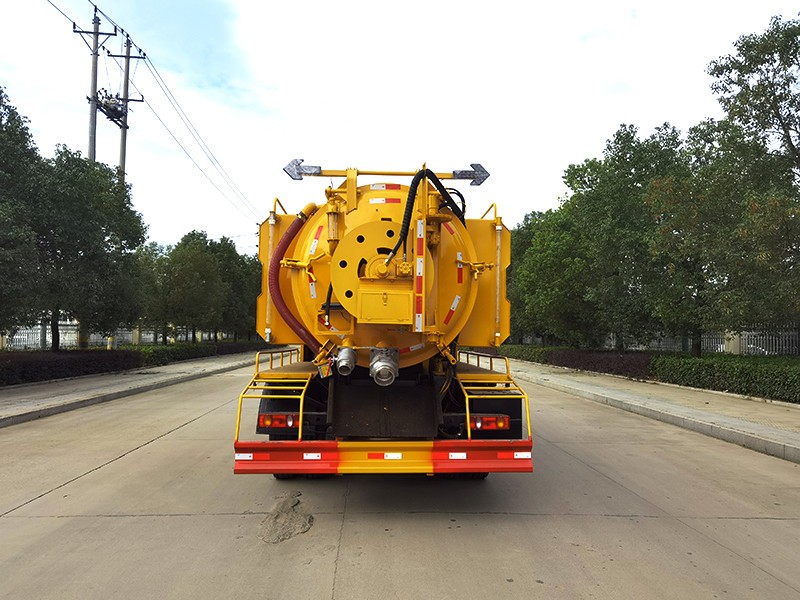 Dongfeng Tianjin quadratischer Reinigungs- und Abwassersaugwagen