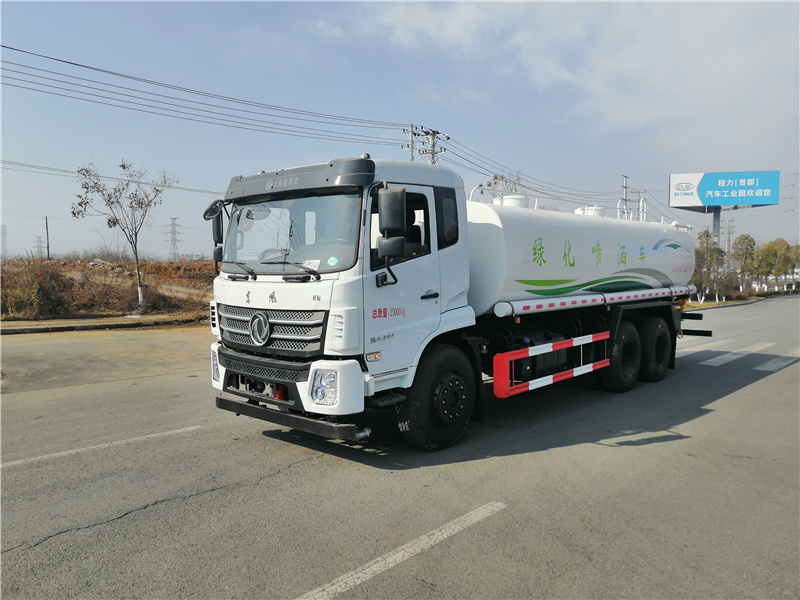 Dongfeng D17 Unterbodenaufbau hinterradgetriebener Doppelachser 20-kubikmeteriger Wassersprühwagen