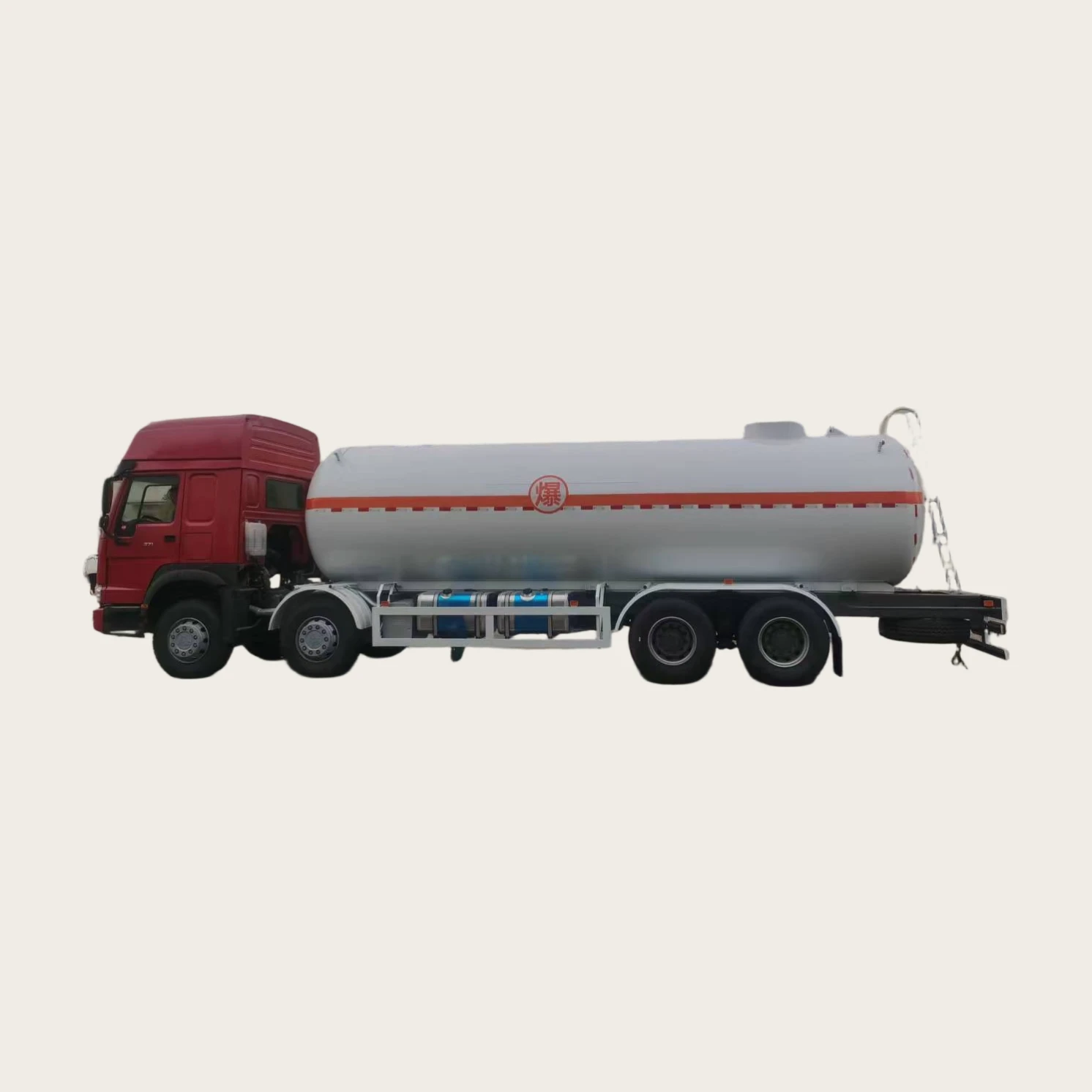 Direkte Verkäufe aus chinesischer Fabrik - Haowo Neue Euro-Norm 8x4 Dieseltanker mit einem Fassungsvermögen von 37,5 Kubikmetern