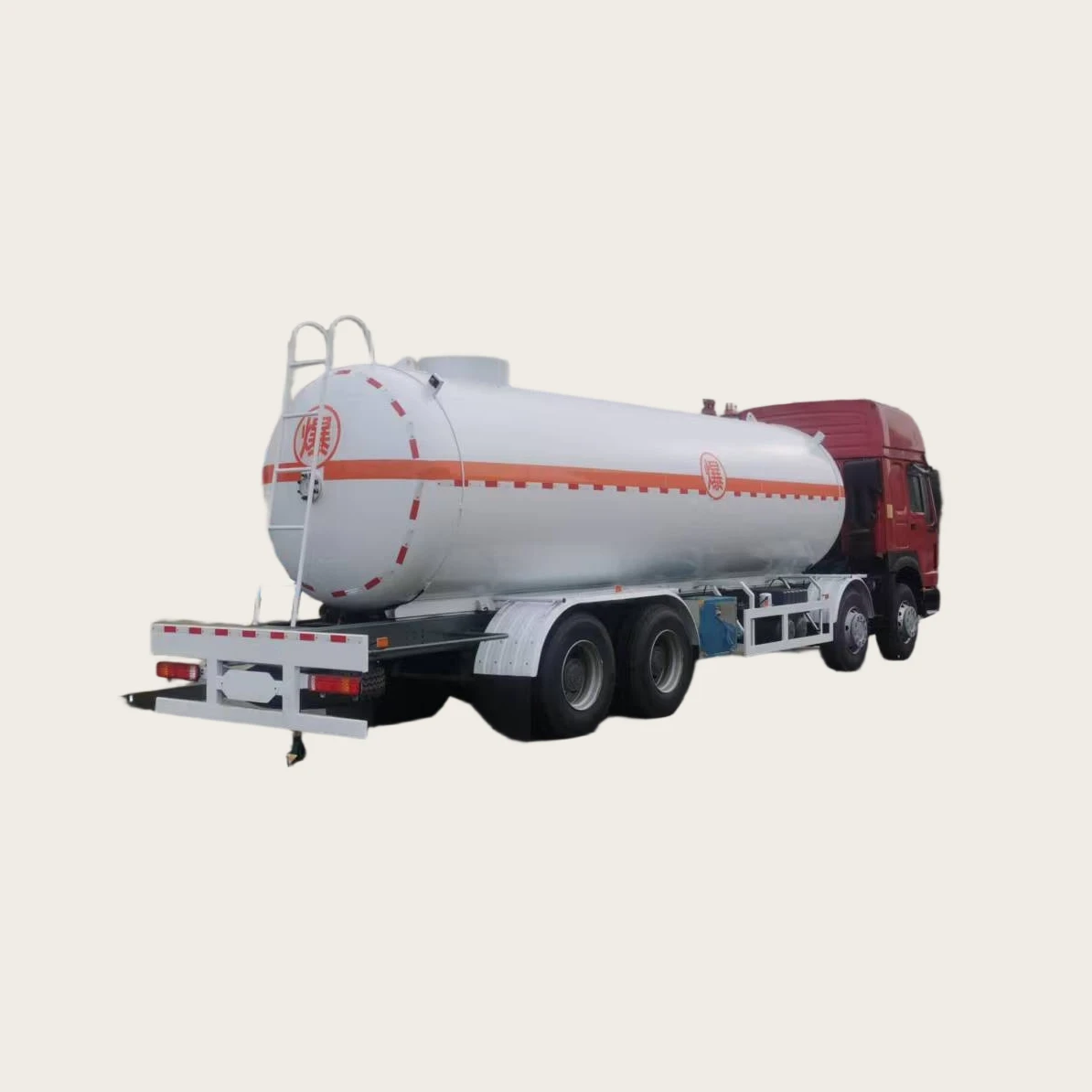 Direkte Verkäufe aus chinesischer Fabrik - Haowo Neue Euro-Norm 8x4 Dieseltanker mit einem Fassungsvermögen von 37,5 Kubikmetern