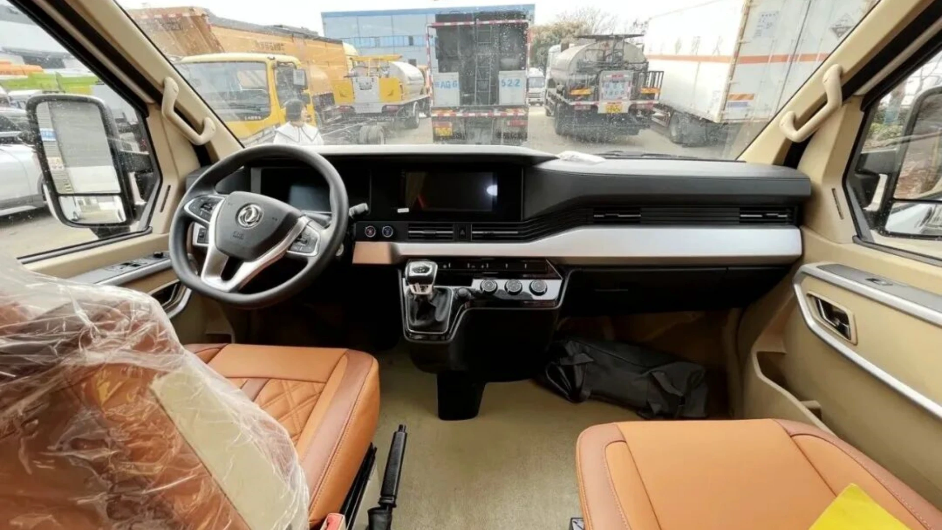 Direkter Verkaufspreis von Dongfeng Yu Feng Langrad-Lkw mit hoher Dachkante Freizeitfahrzeug