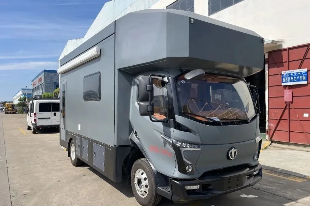 Fliegender Teller HW5 Plug-in Hybrid Pop-up Camper